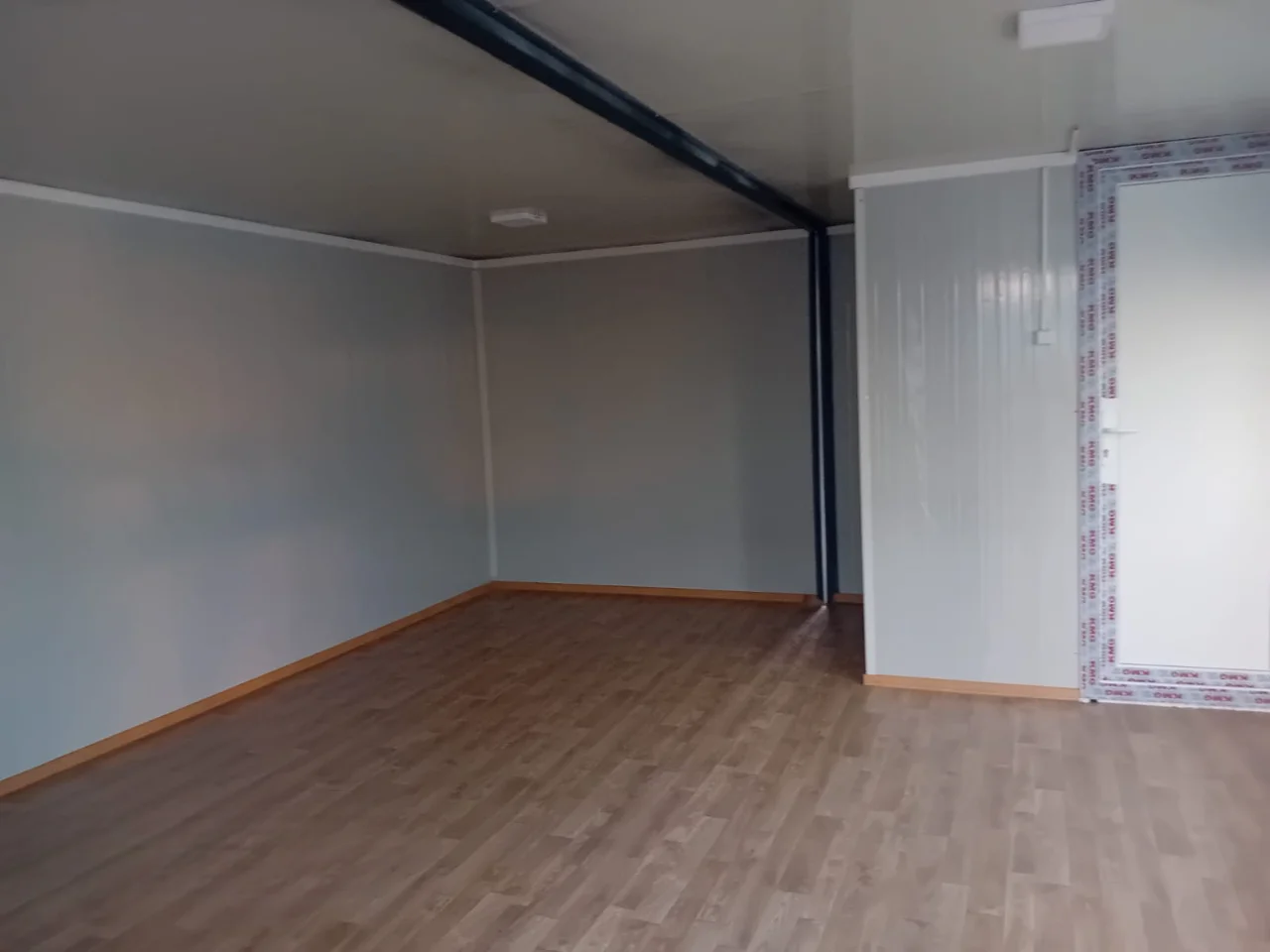 Container dublu cu grup sanitar — prezentare laterală