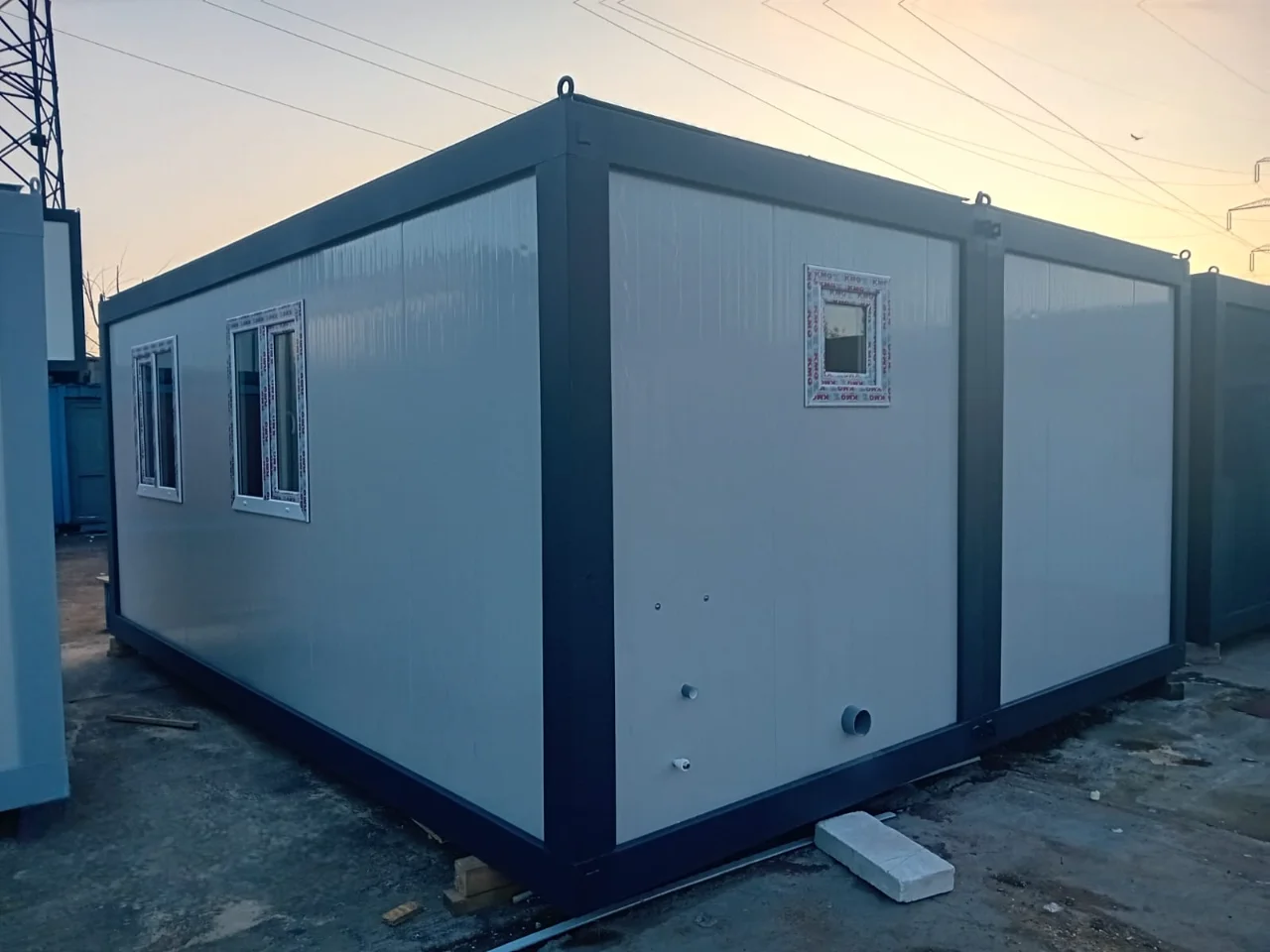 Container dublu modular termoizolat — imagine frontală