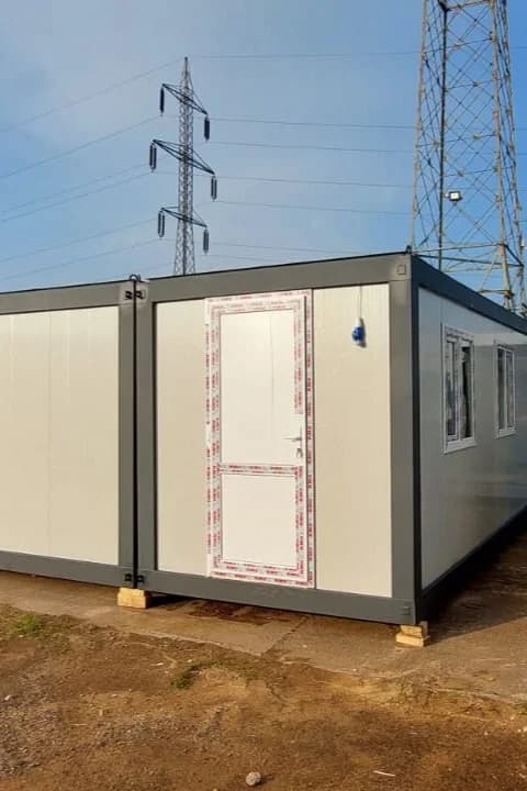 Container modular dublu cu grup sanitar — vedere portret