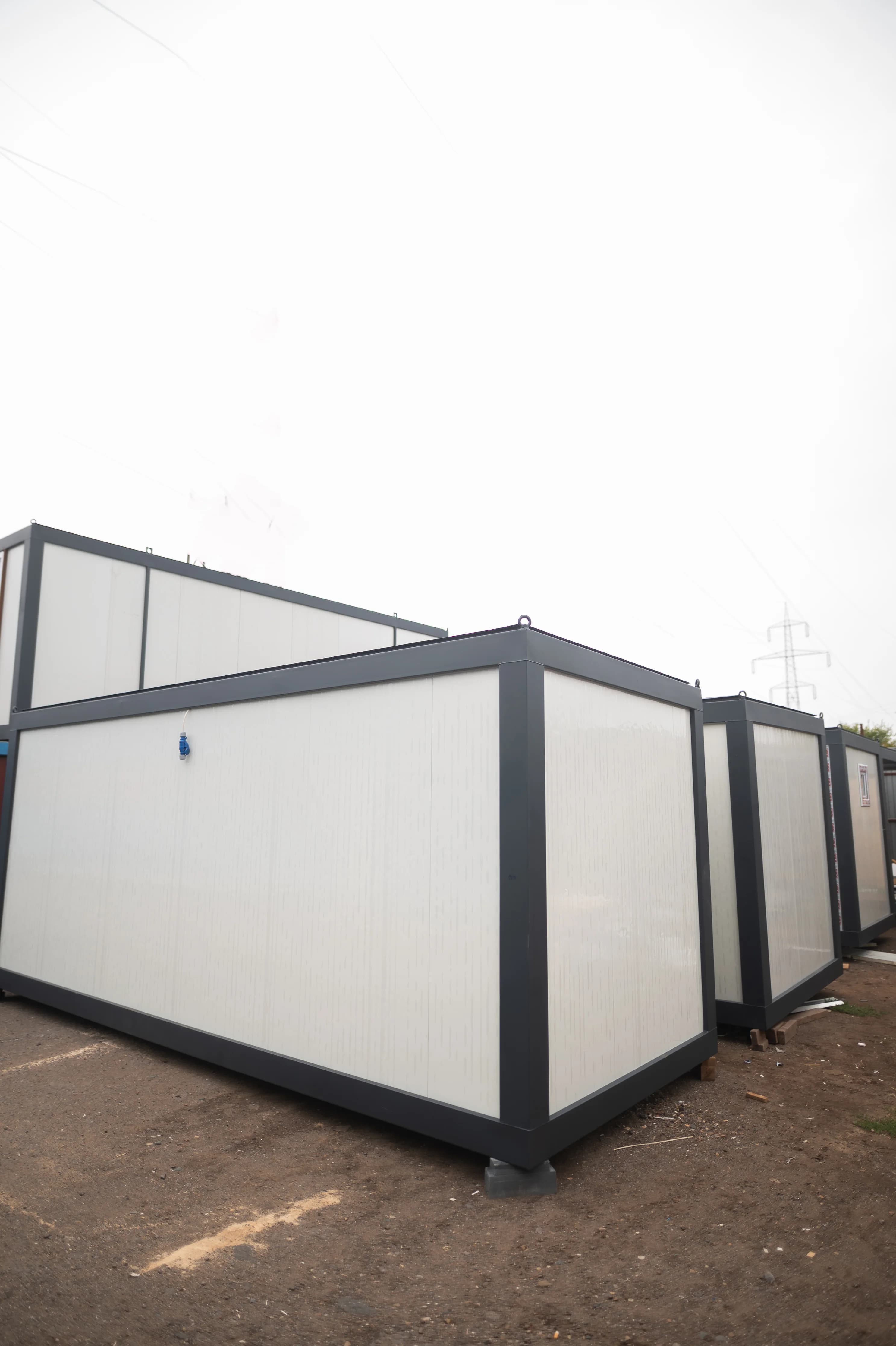 Container standard — detaliu ușă și geam termopan